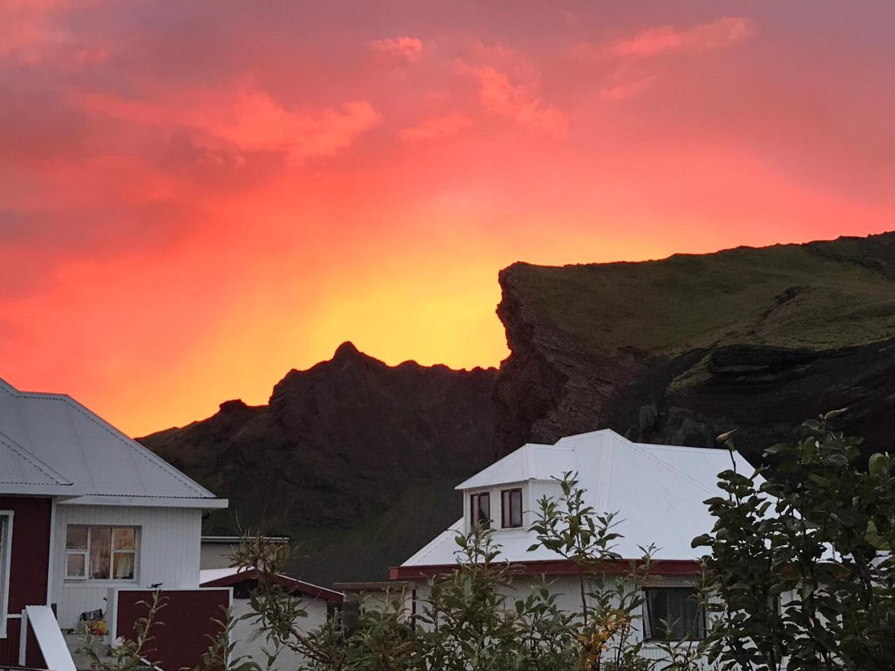 Guesthouse Arny Vestmannaeyjar Exterior foto